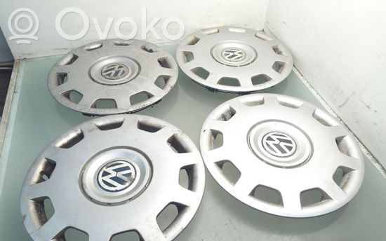 Volkswagen Golf IV R15 wheel hub/cap/trim 3B0601147D