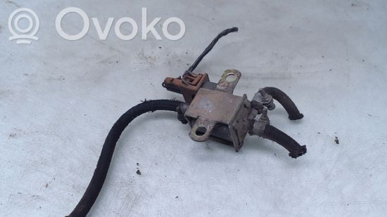 Volkswagen PASSAT B4 Vacuum valve 028906283F