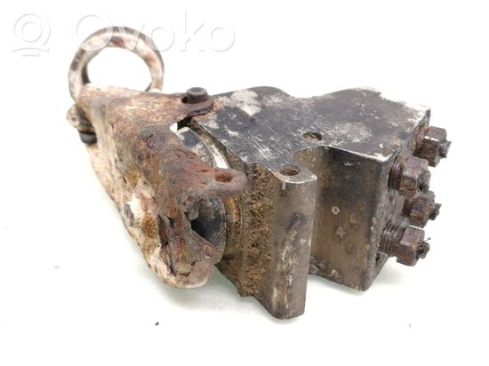 Volkswagen PASSAT B4 Brake power pressure regulator 357612151