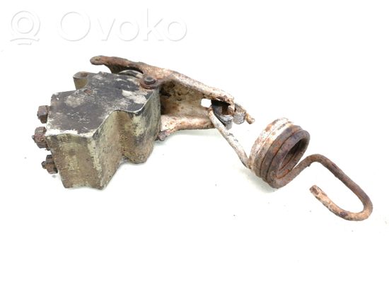 Volkswagen PASSAT B4 Brake power pressure regulator 357612151