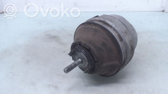 Volkswagen PASSAT B5 Engine mount bracket 8D0199379J