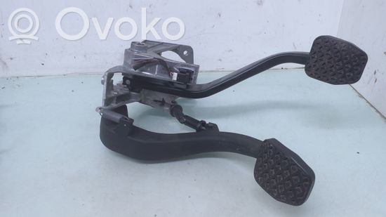 BMW 3 E90 E91 Pedal assembly 42322403 6761310