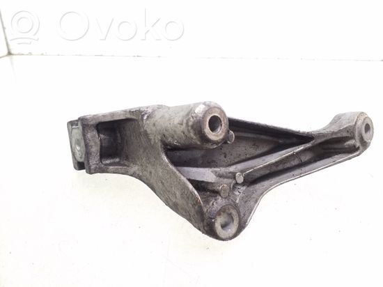 Audi A4 S4 B7 8E 8H Engine mounting bracket 8E0199307S
