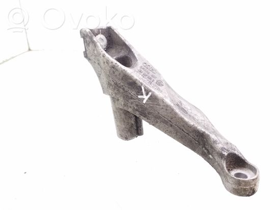 Audi A4 S4 B7 8E 8H Engine mounting bracket 8E0199307S