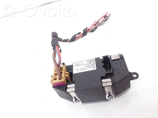 Volkswagen Touran I Heater blower motor/fan resistor 3C0907521B CZ2468105382 F011500045