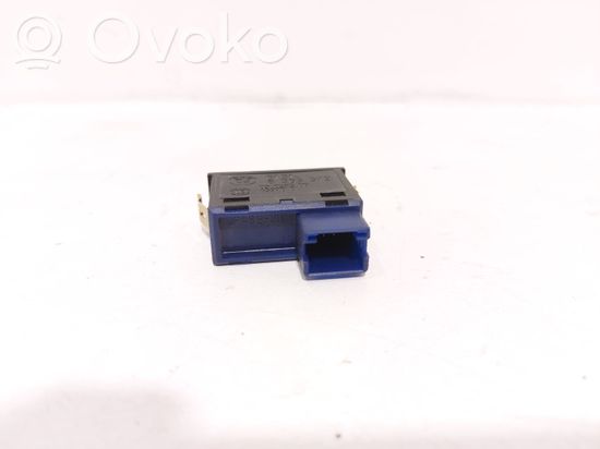 BMW 3 E46 Tailgate opening switch 61318365579 03052500 459700