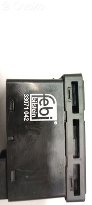 BMW 3 E46 Hazard light switch 33071042