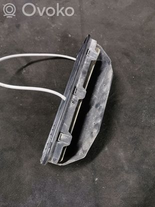 BMW 7 E65 E66 Quarter panel pressure vent 64228386133 8386133