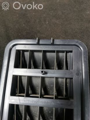 BMW 1 E82 E88 Quarter panel pressure vent 64226900748 6900748