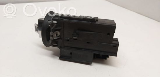 Volkswagen PASSAT B6 Ignition lock 3C0905843
