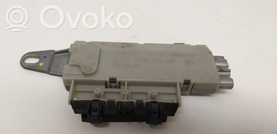 Mercedes-Benz E W211 Aerial antenna amplifier A2118203089