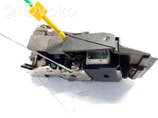 BMW 5 E39 Front door lock 8235126