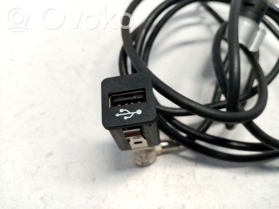BMW X5 E70 USB socket connector 9237656 84109237656 61319167196