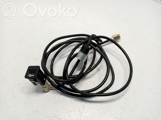 BMW X5 E70 USB socket connector 9237656 84109237656 61319167196