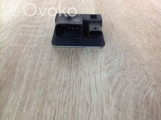 BMW 3 E90 E91 Glow plug pre-heat relay 781085604 0522120103
