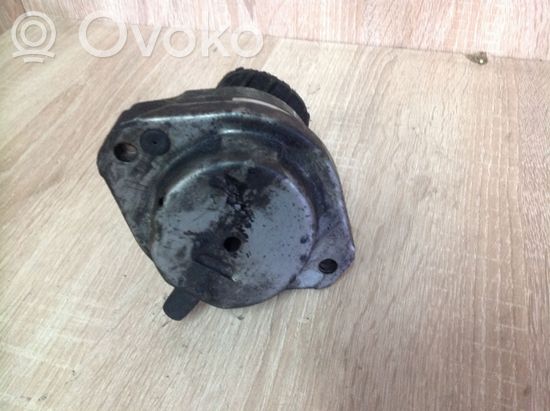 BMW 5 E60 E61 Engine mount bracket 6774620