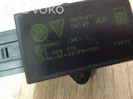 Volkswagen Golf V Seat heating relay 7L0959772