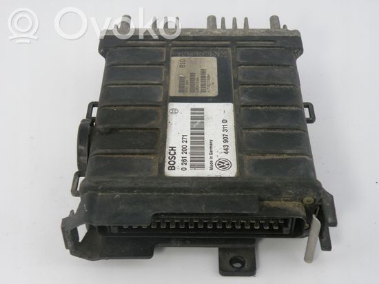 Audi 80 90 S2 B4 Engine control unit/module 261200271