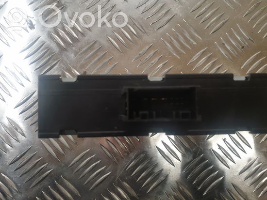 BMW 3 E90 E91 Voltage converter/converter module 9127088