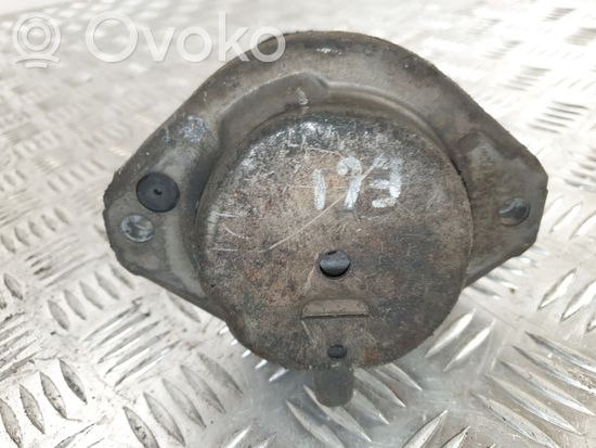 BMW 5 E60 E61 Engine mount bracket 6769874