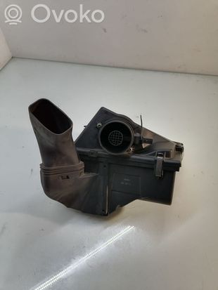 BMW 3 E90 E91 Air filter box 7797460