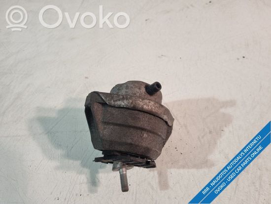 BMW 5 E60 E61 Engine mount bracket 6774619