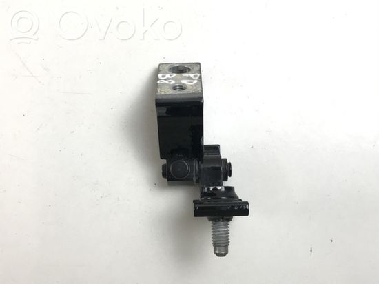 Audi A4 S4 B8 8K Front door lower hinge 8K0831402E