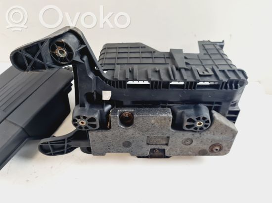 Volkswagen PASSAT B7 Battery box tray 3C0915443A 1K0915333