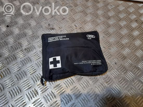 Audi A8 S8 D4 4H First aid kit 4H0860282B