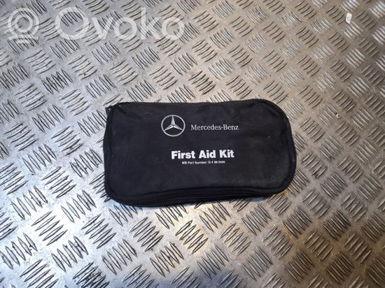 Mercedes-Benz E W212 First aid kit A2048200056