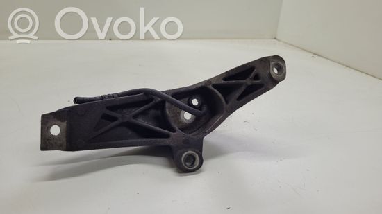 BMW 5 E39 Engine mounting bracket