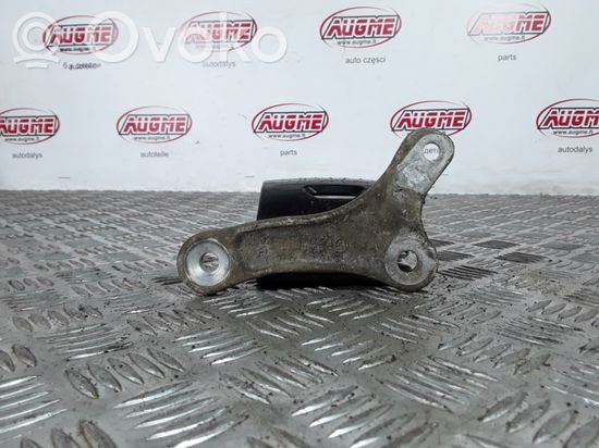 BMW 5 E60 E61 Sway bar bush bracket, front 6758528