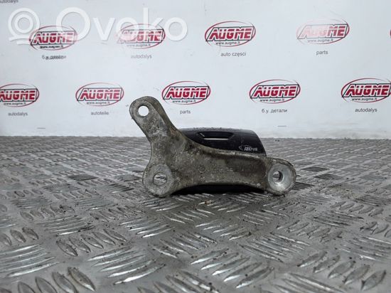 BMW 5 E60 E61 Sway bar bush bracket, front 6758527