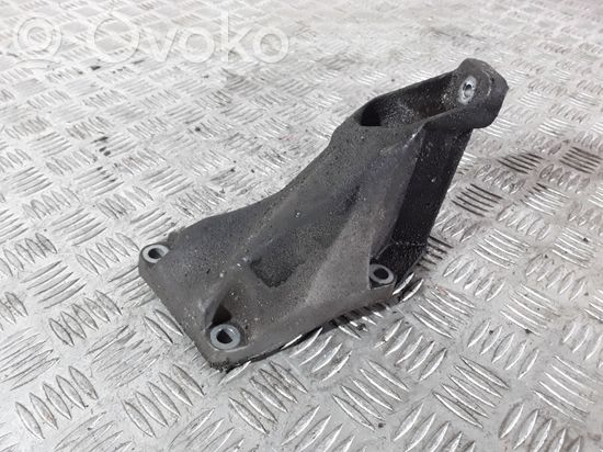 Volkswagen PASSAT B5 Engine mounting bracket 8D0199307P