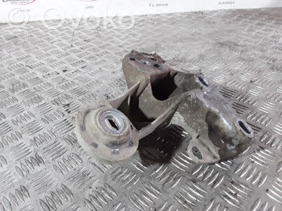Volkswagen PASSAT B5 Engine mounting bracket 4B0199352A