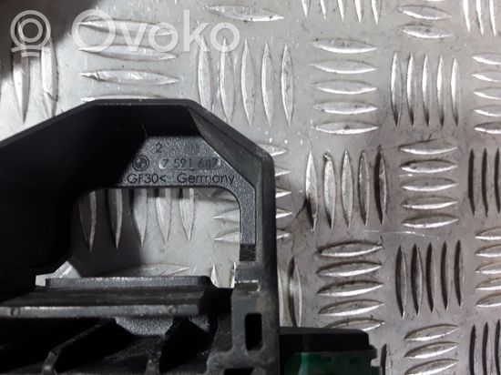 BMW X1 E84 Radiator mount bracket 7591647
