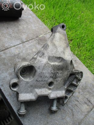 Volkswagen Golf V Engine mounting bracket 03G199207G