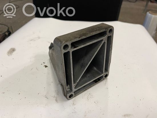Mercedes-Benz S W221 Engine mounting bracket