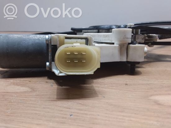 BMW 1 E81 E87 Front door window regulator with motor 7067796S
