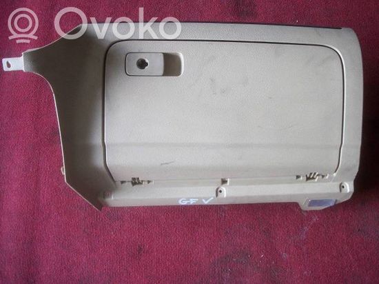 Volkswagen Golf V Glove box
