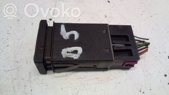 Volkswagen PASSAT B5 Hazard light switch