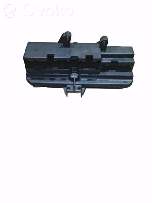 BMW 7 E65 E66 Fuse module 18560