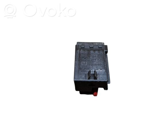 BMW 7 E38 Glow plug pre-heat relay 2246473