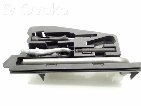 Audi A6 S6 C6 4F Tool set 4F5012111