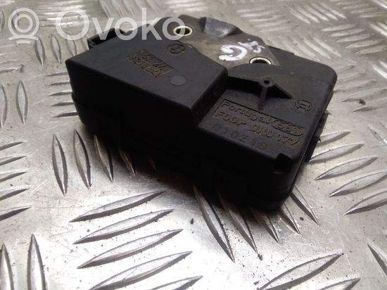 BMW 3 E46 Tailgate window lock/catch/latch 8218849