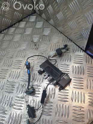 BMW 5 E39 Aerial antenna amplifier 65248352489