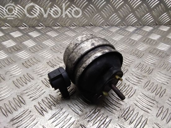 Audi A4 S4 B6 8E 8H Engine mount bracket
