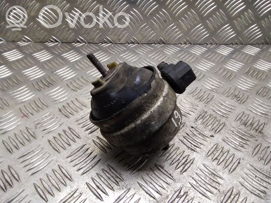 Audi A4 S4 B6 8E 8H Engine mount bracket