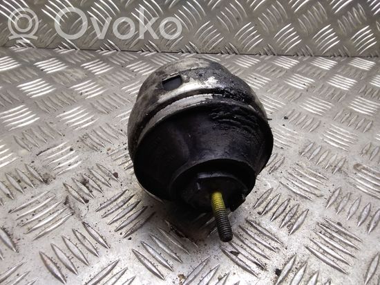 Audi A4 S4 B6 8E 8H Engine mount bracket