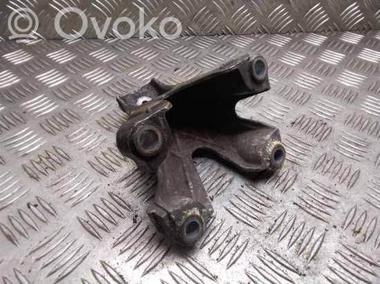 Audi A4 S4 B7 8E 8H Engine mounting bracket 8E0199307AB